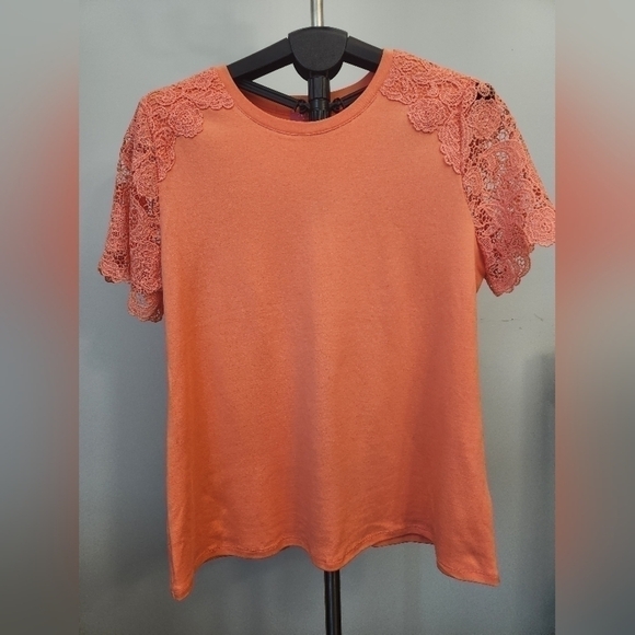 Isaac Mizrahi Women's Orange Lace shoulder and Sleeve Top. Short Leave. Size L - Picture 2 of 11